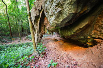 Obraz premium Caverns of the Tiger Cave Temple (Wat Tham Sua) where buddhist monks retreat to meditate in the jungle of Krabi in the south of Thailand