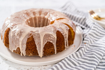 Simple vanilla bundt cake from box cake