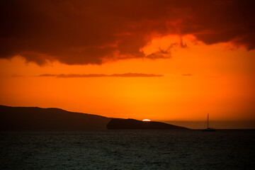 Sunset or sunrise on the islands of Hawaii