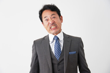 怒るミドルエイジのビジネスマン　白背景