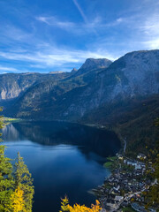 Obraz premium Beautiful view point of Hallstatt heritage village summer in Austria