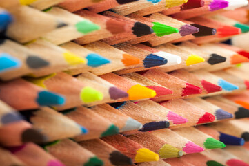 Colored pencils are indispensable school tools for students. It is used in painting, drawing and children's games.