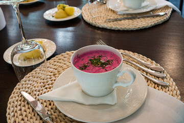 Rote-Beete-Suppe als Vorspeise