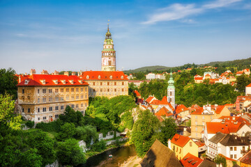 Obraz premium Beautiful Cesky Krumlov in the Czech Republic, with the Vltava River and the Castle Dominating the City