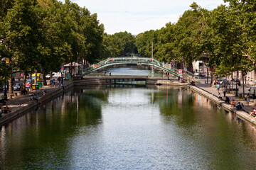 Fototapeta na wymiar The Canal Saint-Martin in Paris
