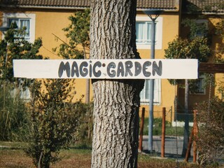 jardín mágico para niños - obrazy, fototapety, plakaty