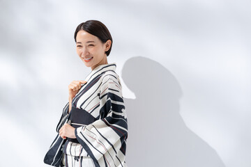 浴衣を着た女性