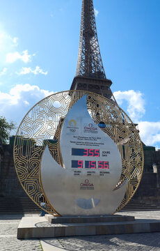 Paris, France. August 06. 2023. Countdown to the start of the 2024 Summer Olympics, located on the banks of the Seine. Eiffel Tower in the background.
