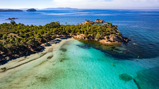 Photo a&eacute;rienne d' une partie de la Baie de l' Estagnol &agrave; Bormes les Mimosas dans le Var
