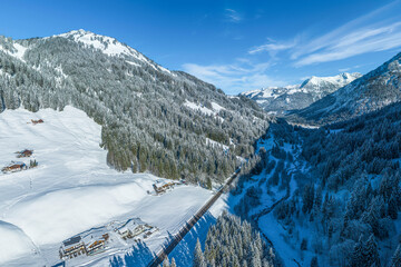 Herrliche Winterlandschaft im hinteren Kleinwalsertal nahe Baad in Vorarlberg
