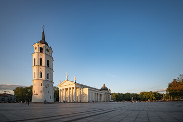 Kathedrale im Zentrum von Vilnius (Hauptstadt von Litauen) - obrazy, fototapety, plakaty