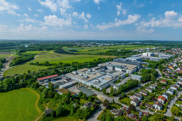 Ausblick auf Kaufering am Lech, Blick über ein Industriegelände auf das südlich gelegene Lechfeld