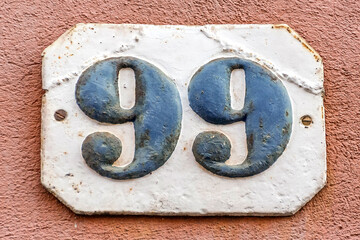 Hausnummer 99