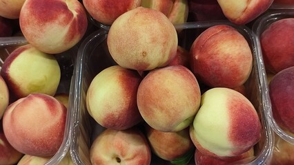 peaches in a bowl