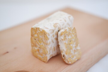 Tempe Slices With Foliage Decoration