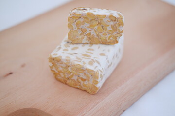 Tempe Slices With Foliage Decoration