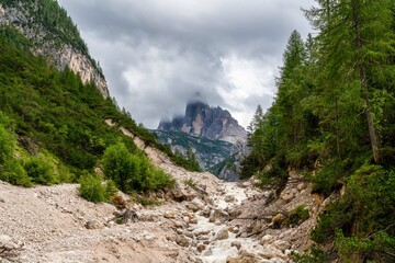 Dolomiten ,berge Italien Sonnenstern ,wolken ,Sonne, Tal ,S&uuml;dtirol, Alpin , Sonnenaufgang ,3 zinnen , tre chime ,bach ,bergbach