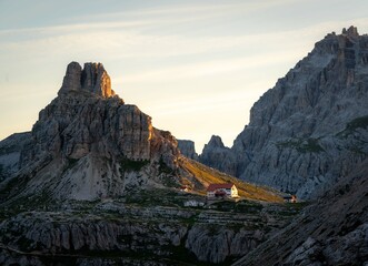 Dolomiten ,berge Italien Sonnenstern ,wolken ,Sonne, Tal ,S&uuml;dtirol, Alpin , Sonnenaufgang ,3 zinnen , tre chime ,3 Zinnen H&uuml;tte ,bergh&uuml;tte