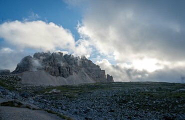 Dolomiten ,berge Italien Sonnenstern ,wolken ,Sonne, Tal ,S&uuml;dtirol, Alpin , Sonnenaufgang 