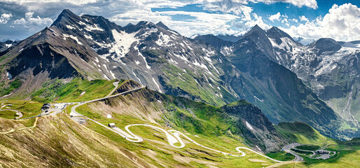 Großglockner-Hochalpenstraße in den Alpen von Österreich mit Passhöhe am Fuscher Törl 