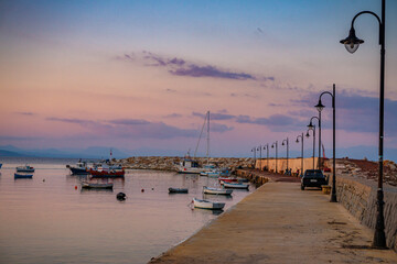 Obraz premium Beautiful seaside view of the port of Koroni fishing village in Messenia, Greece