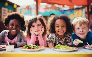 Foto op Plexiglas Happy and joyful children eating healthy food in the schoolyard. Back to school concept © Tatiana