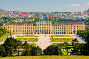 Fototapeta na wymiar schonbrunn palace city