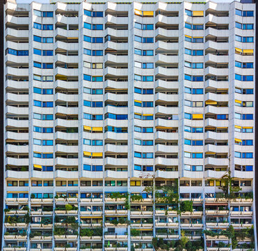 Vienna, Austria: Alterlaa apartment housing concept with green facade and colorful balconies designed by Harry Gl&uuml;ck