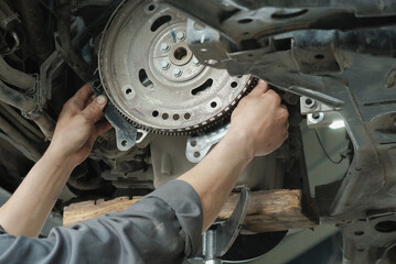 Repair of an automatic transmission of a passenger car in a service station. An auto mechanic prepares the installation of a torque converter.
