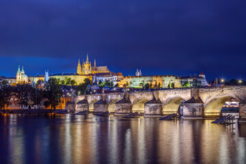 Fototapeta na wymiar The castle, the cathedral and the famous Charles Bridge in Prague at night