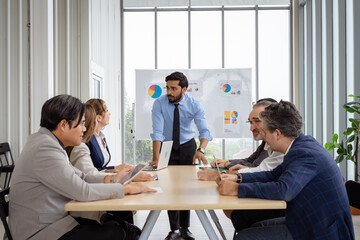 Fototapeta premium Group of multiethnic businessmen Get together for a brainstorming meeting to move the business forward.
