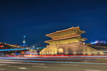Fototapeta premium Seoul South Korea, night city skyline at Dongdaemun Gate (Heunginjimun Gate)