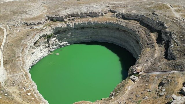The collapse lake met the water needs of the Obruk Inn when it served in history.