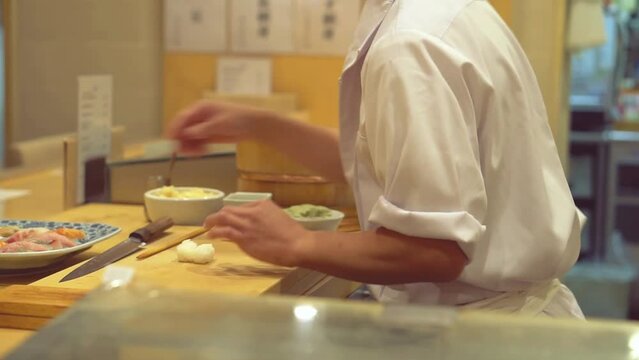 寿司職人の仕事｜鮨を握る
