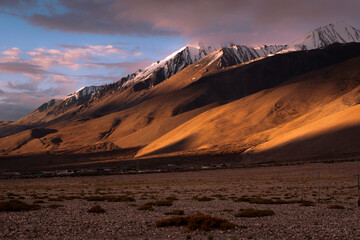 Sunset by the mountains