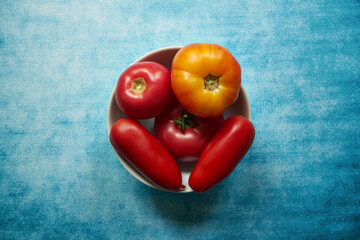 pomidory w misce  © Marcin Łazarczyk