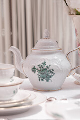 Elegant opulence in every detail: a unique antique Rosenthal table service, a testament to timeless beauty. 100 years of history in every cup