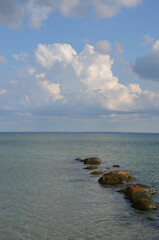 Felsen zum Küstenschutz an der Ostseeküste 