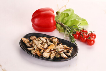 Marinated mussels in the bowl