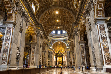 The interior of the Cathedral of St. Peter in the Vatican - 632101331
