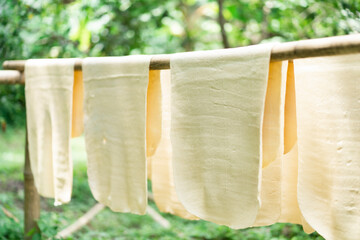 Rubber sheets dry The raw rubber latex is made of acid, which makes it first and then rolled flat...