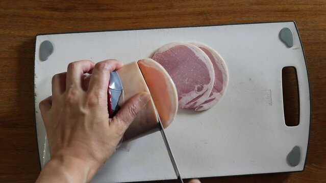 ハムを切る