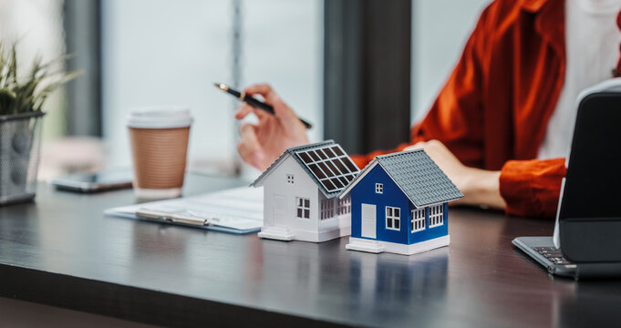 Young Korean male realtor suggest How to choose the right real estate agent, Compare real estate agents online. Get referrals Check out the local housing market yourself. Clarify your sales motive.