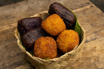 fried getuk and timus in besek or bamboo baskets