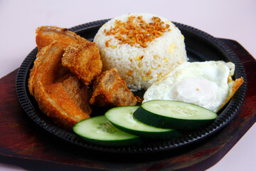 Freshly cooked Filipino food called Bagnet