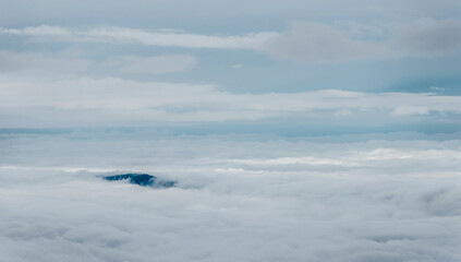 Fototapeta na wymiar Mer de nuages au-dessus du Rhône et Culoz depuis le point de vue du Fénestrez, Ain, France