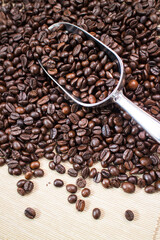 Fototapeta premium coffee beans in the spoon