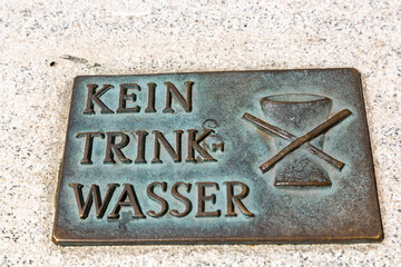 The inscription on the sign in German "There is no drinking water"