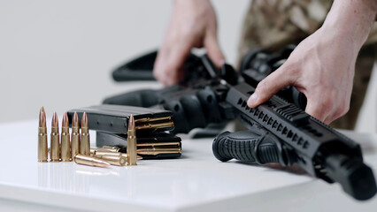 Naklejka premium Hand taking ammo, bullets 762 caliber for ak47, gun crime military target war bullet weapon army military firearm, bullet pile, bullet shells, military concept, hunting ammo, close up