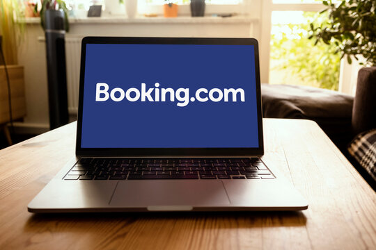 Booking.com Logo Laptop Display Tisch